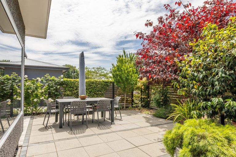 Photo of property in 2a Busby Hill, Havelock North, 4130