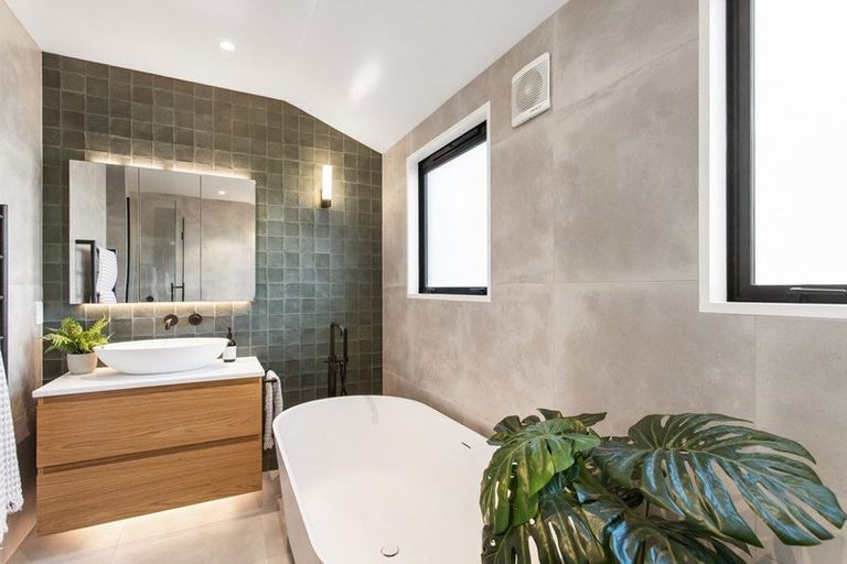 Photo of property in 28 Highcrest Heights, Westmorland, Christchurch, 8025