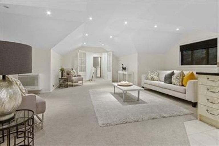 Photo of property in 9 The Knoll, Greenhithe, Auckland, 0632