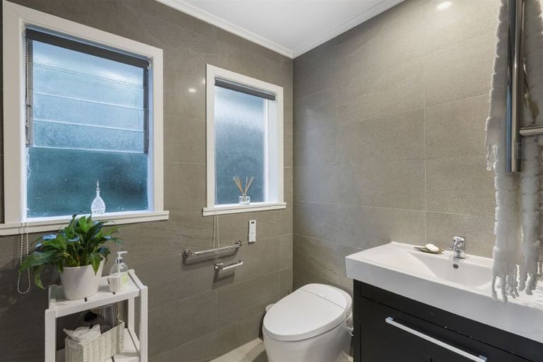 Photo of property in 1/25 Creamer Avenue, Belmont, Auckland, 0622