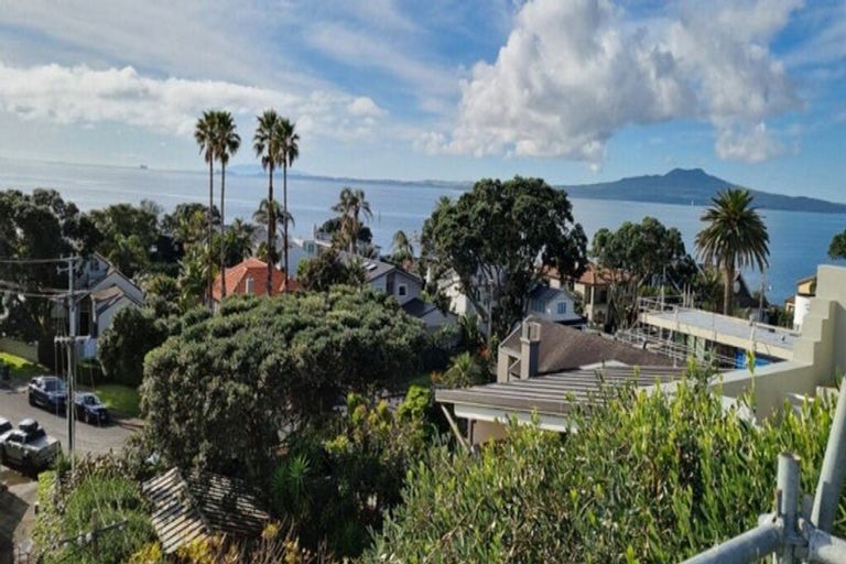 Photo of property in 7a Audrey Road, Takapuna, Auckland, 0620