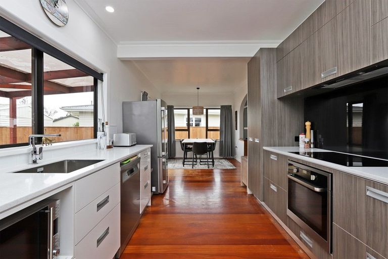 Photo of property in 48 Taradale Road, Marewa, Napier, 4110