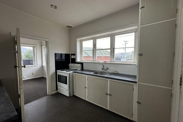 Photo of property in 31 Elizabeth Street, Moera, Lower Hutt, 5010