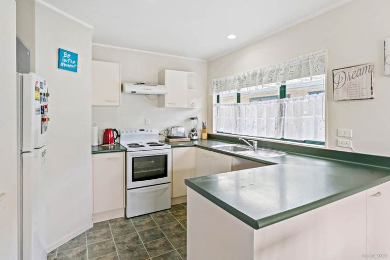 Photo of property in 1/8 Nerissa Place, Randwick Park, Auckland, 2105