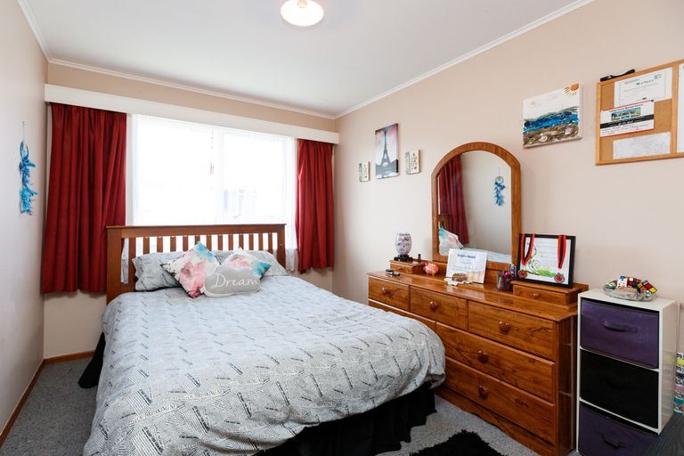 Photo of property in 5 Tararua Terrace, Cloverlea, Palmerston North, 4412