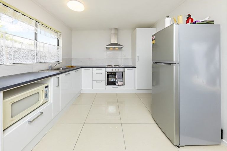 Photo of property in 34 Horlicks Place, Randwick Park, Auckland, 2105