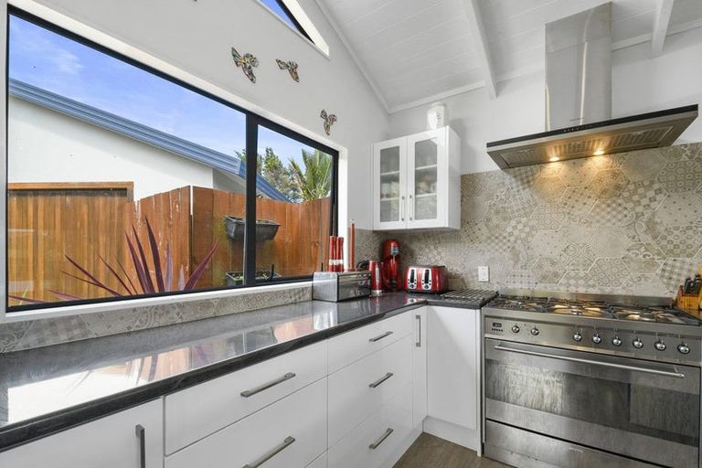 Photo of property in 15 Buttercup Place, Waimauku, 0812