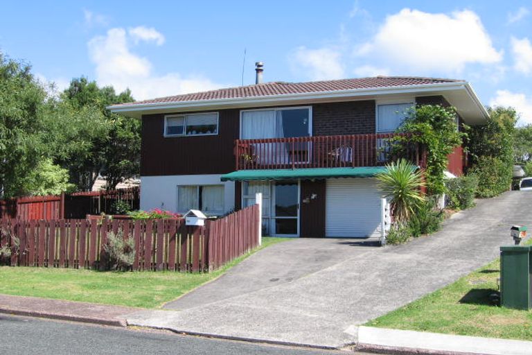 Photo of property in 2/5 Charmaine Road, Torbay, Auckland, 0630