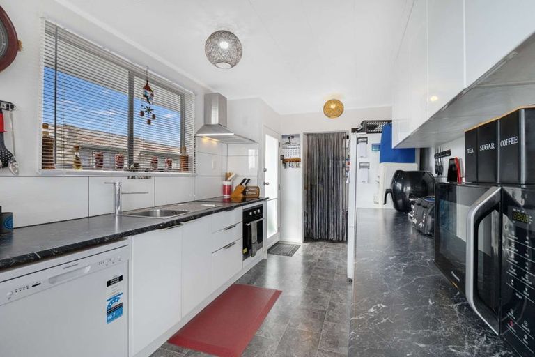 Photo of property in 31 Cross Street, Castlecliff, Whanganui, 4501