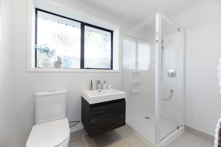 Photo of property in 28 Matuhi Rise, Henderson, Auckland, 0612