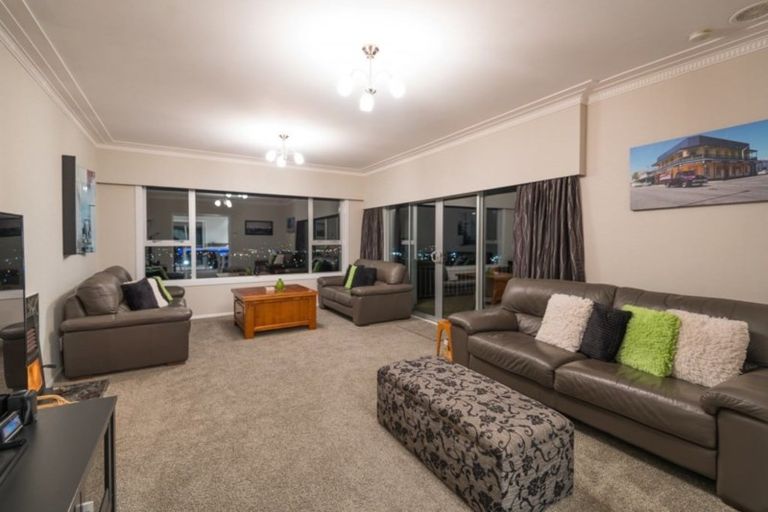Photo of property in 22 Routly Avenue, Pukekohe, 2120