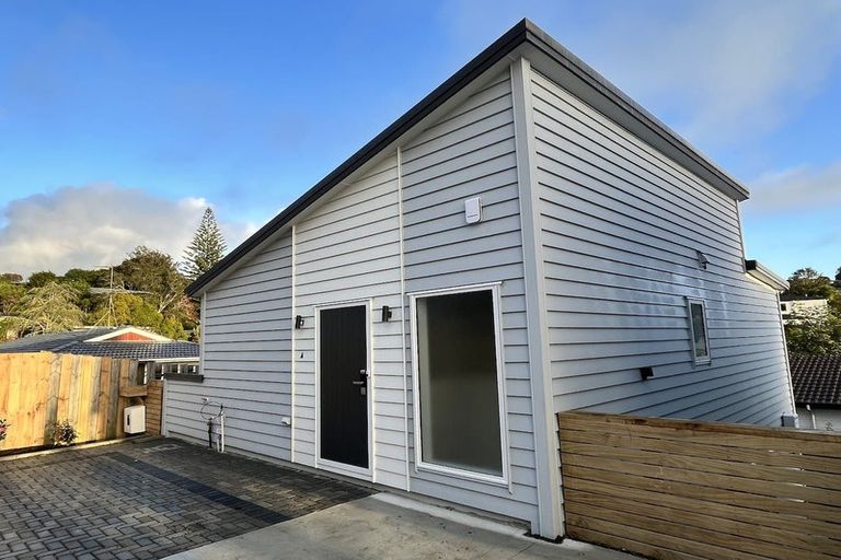 Photo of property in 28b Halberg Street, Glenfield, Auckland, 0629