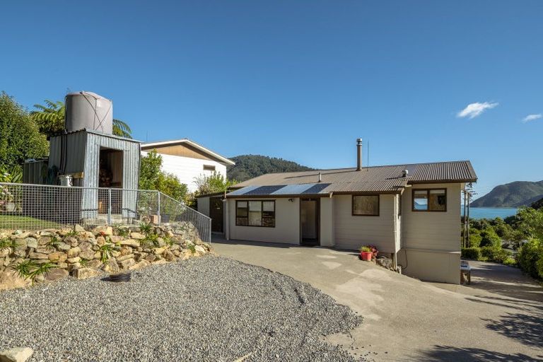 Photo of property in 12 Field Terrace, Okiwi Bay, French Pass, 7193