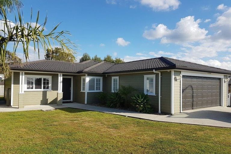 Photo of property in 4 Nirmal Place, Sunnyvale, Auckland, 0612