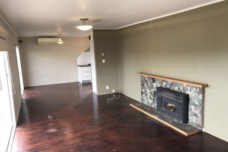 Photo of property in 76 Vodanovich Road, Te Atatu South, Auckland, 0610