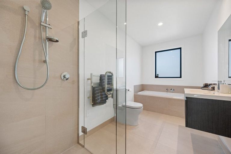 Photo of property in 64 Howden Drive, Jacks Point, 9371