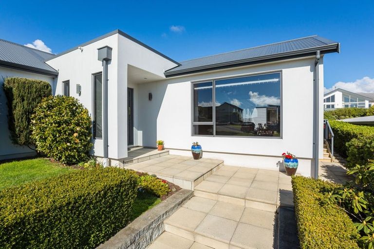 Photo of property in 6 Hollyford Place, Aotea, Porirua, 5024
