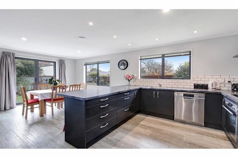 Photo of property in 17 Buckleys Road, Rangiora, 7400