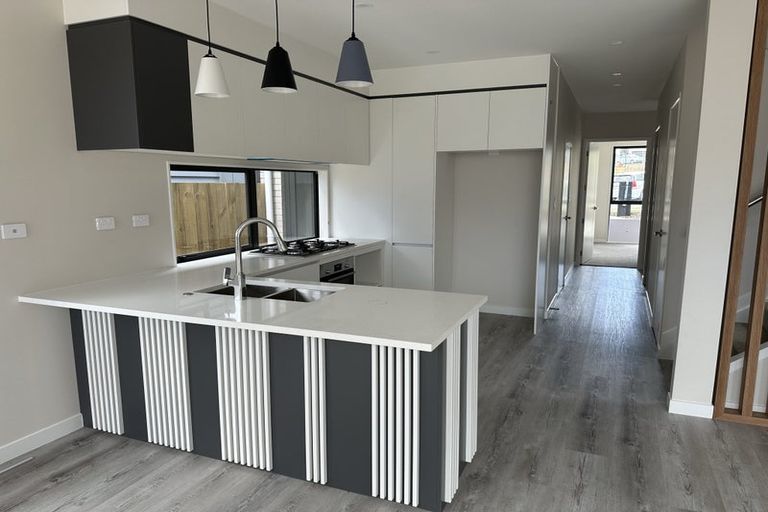 Photo of property in 16 Pohewa Road, Silverdale, 0932