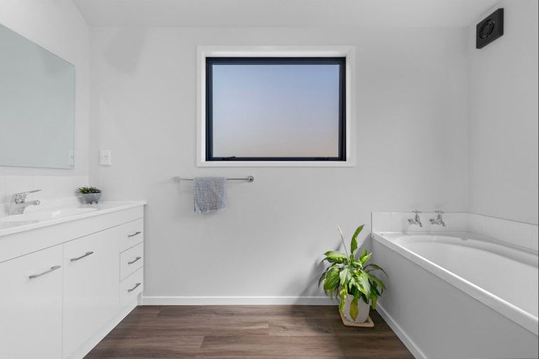 Photo of property in 77 Meadowstone Drive, Wanaka, 9305