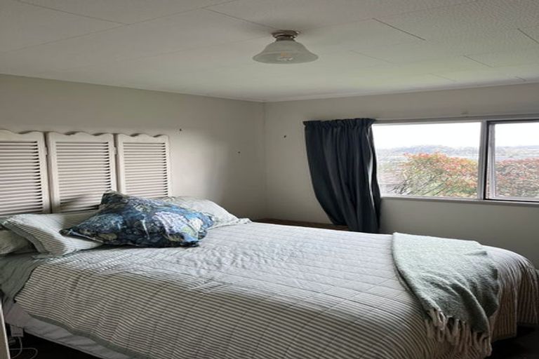 Photo of property in 22 Merida Place, Unsworth Heights, Auckland, 0632