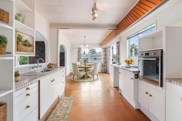 Photo of property in 13 Ennis Avenue, Pakuranga Heights, Auckland, 2010