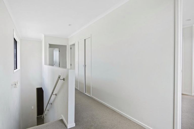 Photo of property in 2 Akeake Lane, Manurewa, Auckland, 2102