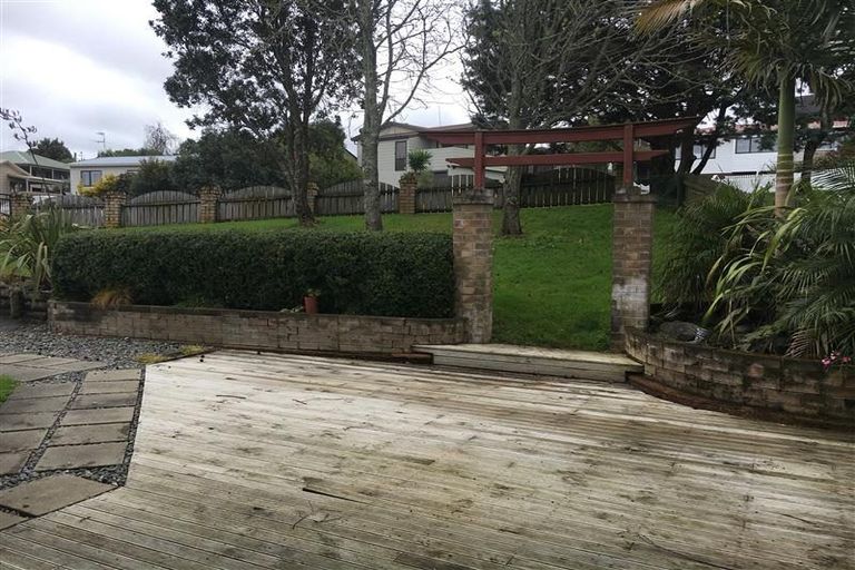 Photo of property in 33 Elizabeth Drive, West Harbour, Auckland, 0618