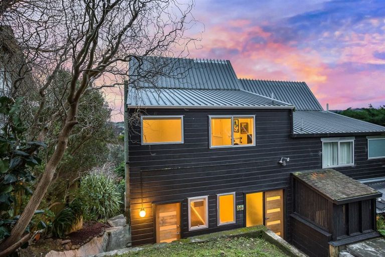 Photo of property in 1/12 Kenef Road, Paremata, Porirua, 5024