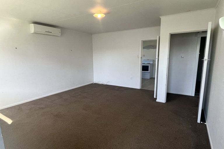 Photo of property in 35 Mcgiffert Street, Palmerston North, 4410