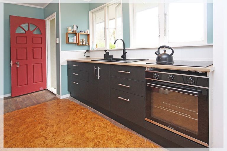 Photo of property in 19 Linklater Avenue, Foxton Beach, Foxton, 4815