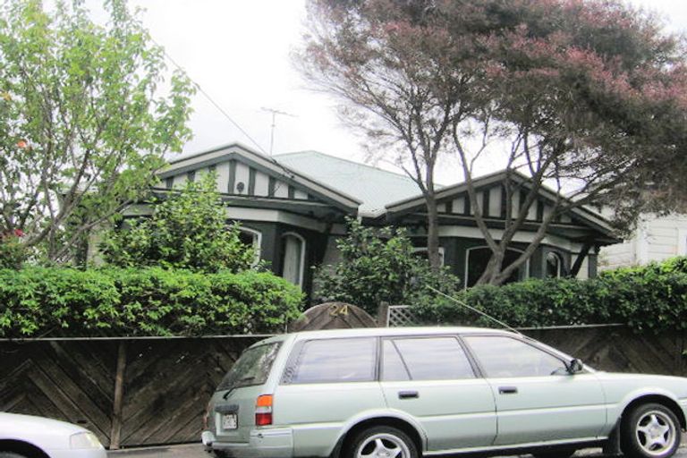 Photo of property in 24 Porritt Avenue, Mount Victoria, Wellington, 6011