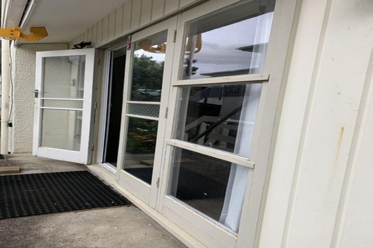 Photo of property in 15 Jaemont Avenue, Te Atatu South, Auckland, 0610