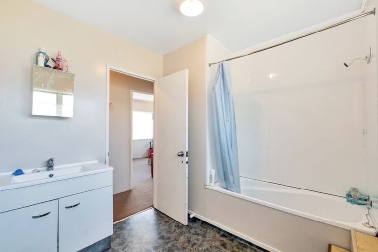 Photo of property in 6 Anglers Way, Wattle Downs, Auckland, 2102