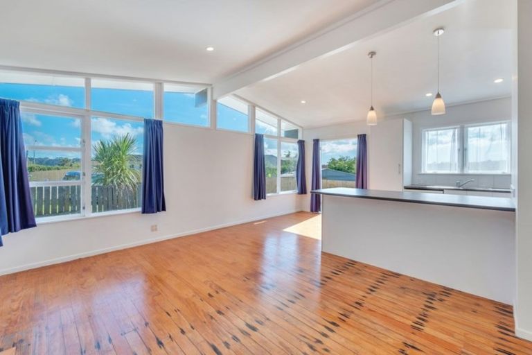 Photo of property in 1/49 Fairclough Road, Beach Haven, Auckland, 0626
