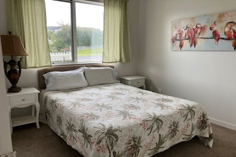 Photo of property in 23 Maka Terrace, Orewa, 0931