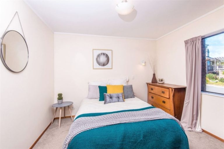 Photo of property in 3 Ronald Woolf Place, Churton Park, Wellington, 6037