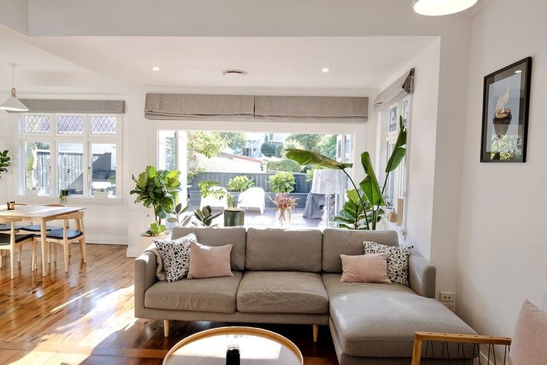 Photo of property in 166 Tasman Street, Mount Cook, Wellington, 6021