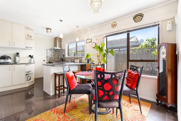 Photo of property in 3/133 Parrs Cross Road, Glen Eden, Auckland, 0612