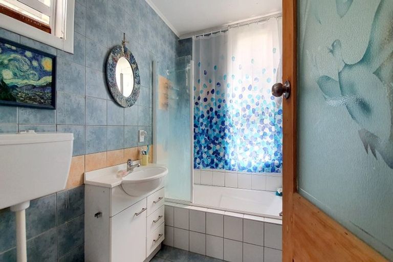 Photo of property in 19 Voelas Road, Lyttelton, 8082