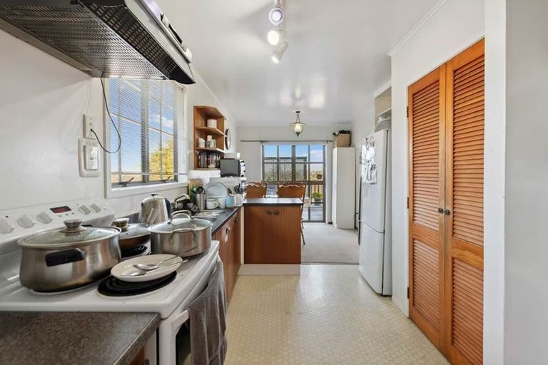 Photo of property in 16 Lewisham Street, Highland Park, Auckland, 2010