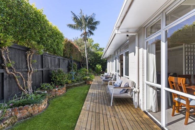 Photo of property in 2/118 Victoria Road, Devonport, Auckland, 0624