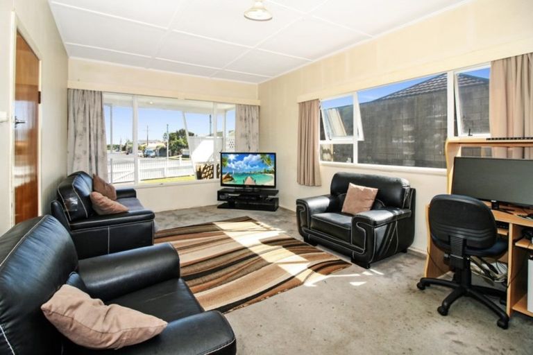 Photo of property in 21 Paynters Avenue, Strandon, New Plymouth, 4312