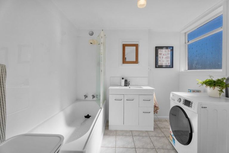 Photo of property in 13 Akarana Avenue, Mount Roskill, Auckland, 1041