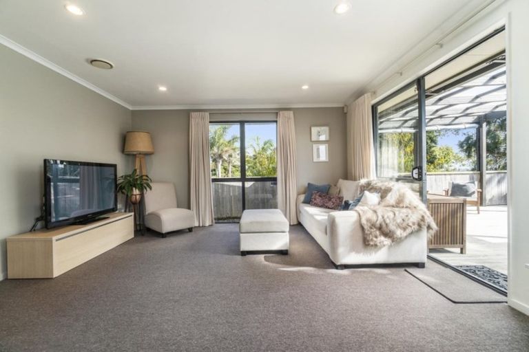 Photo of property in 70a Hobsonville Road, West Harbour, Auckland, 0618