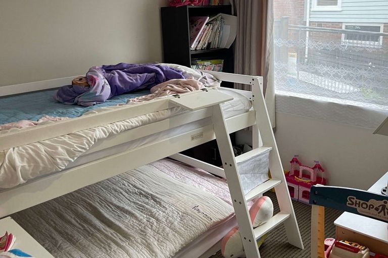 Photo of property in 43 Renata Crescent, Te Atatu Peninsula, Auckland, 0610