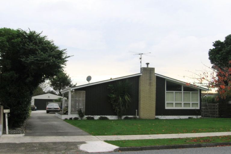 Photo of property in 3 Tawa Street, Waikanae, 5036