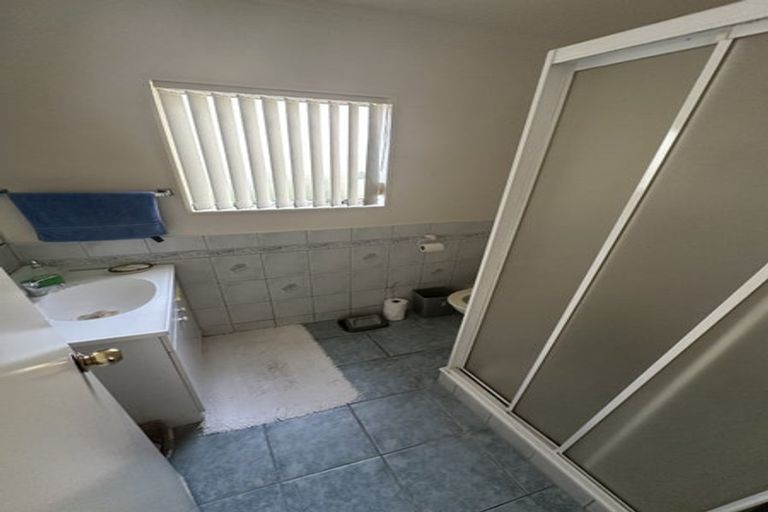 Photo of property in 36 Barbados Drive, Unsworth Heights, Auckland, 0632