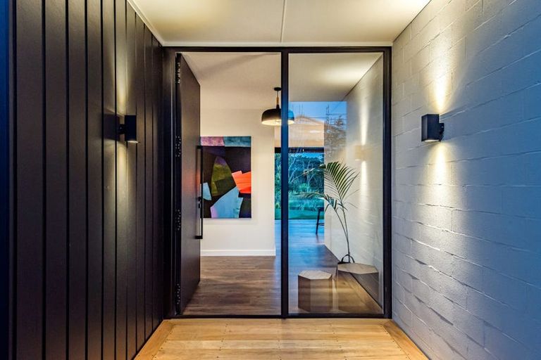 Photo of property in 10 Olsen Place, Kinloch, 3385