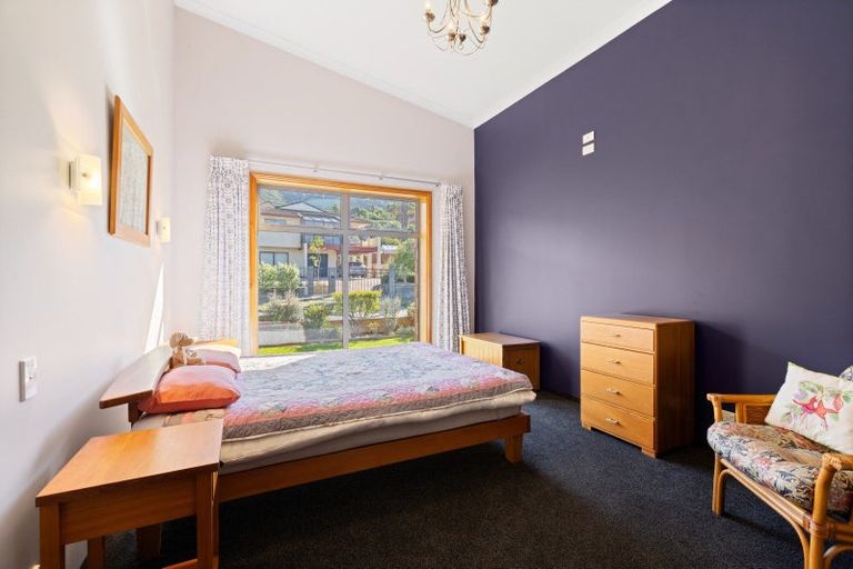 Photo of property in 26 Gravesend Place, Picton, 7220